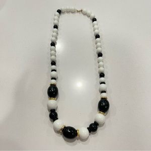 ☀️ 3/$15 Black and White Beaded Necklace Short